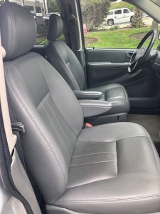 2007 dodge caravan grey front seats e1559242969492