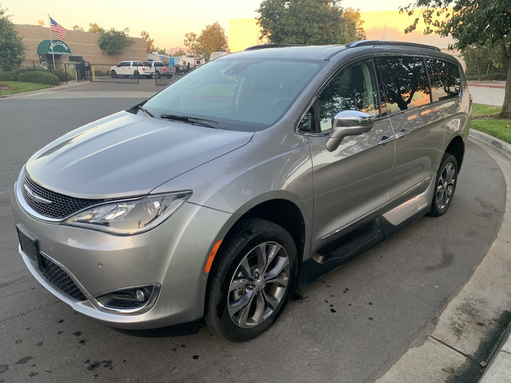 2019 Chrysler Pacifica with Braun fold out handicap conversion Handicap ...