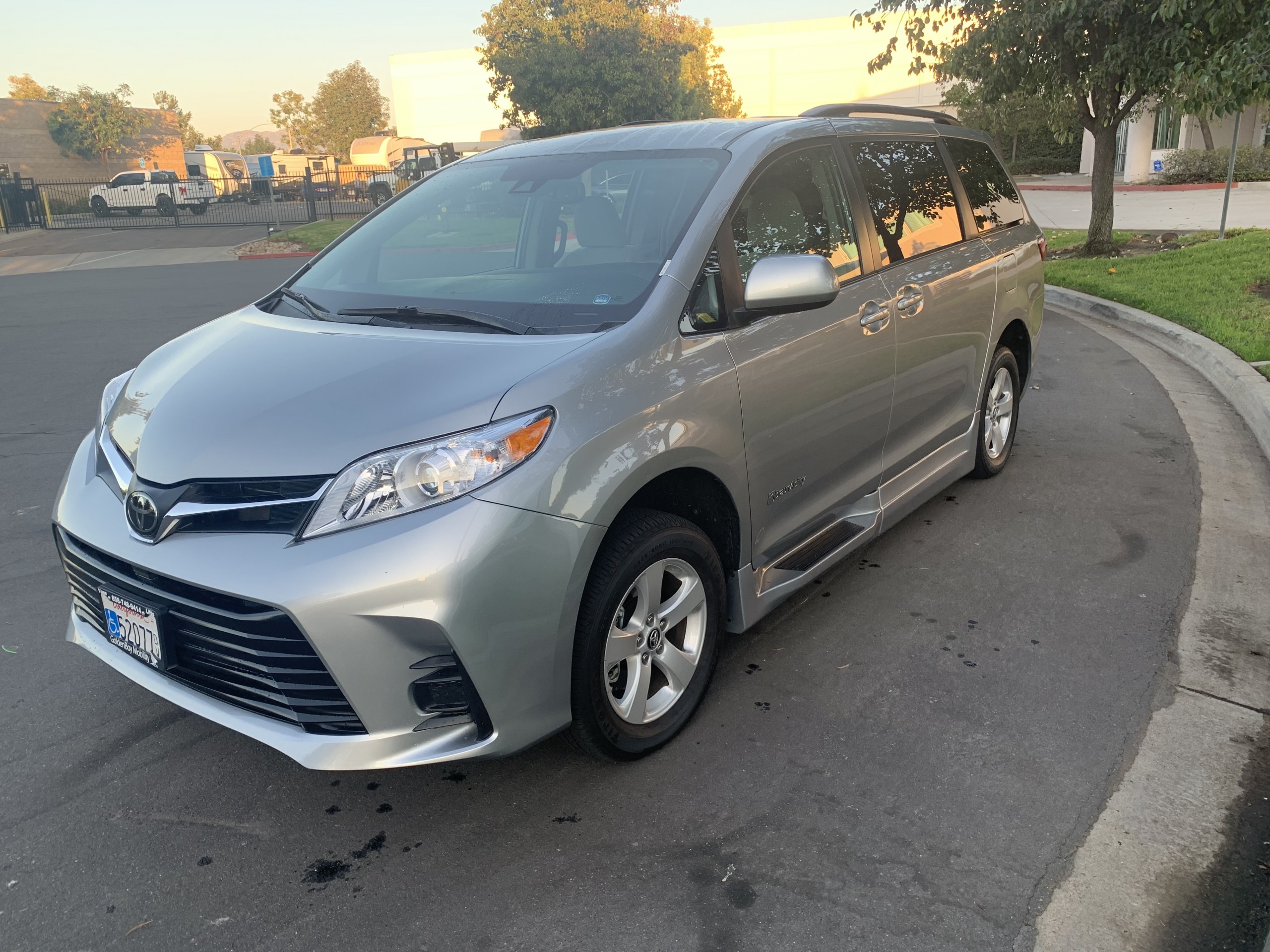 2019 Toyota Sienna XLE NAV VMI side entry handicap van $49,995