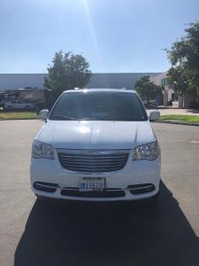 2015 Chrysler T C tour L white russell front