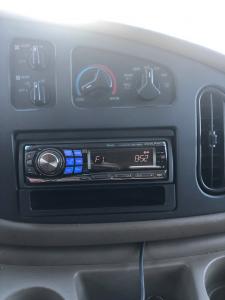 radio 2005 ford E 350 grey